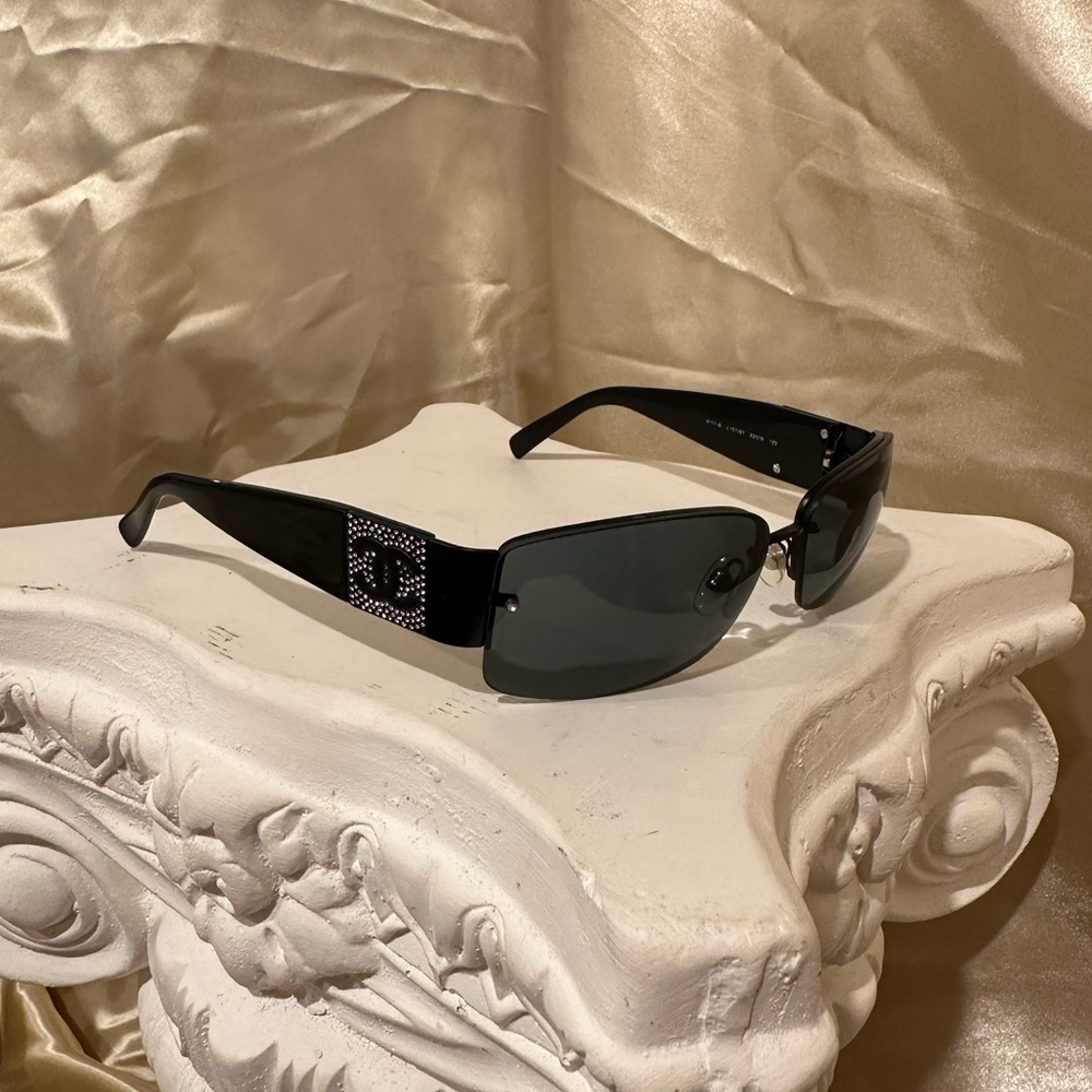 Chanel 4117 Rimless Crystal Rhinestone CC Y2K Sunglasses in Black Silver Hue - Picture 6 of 16